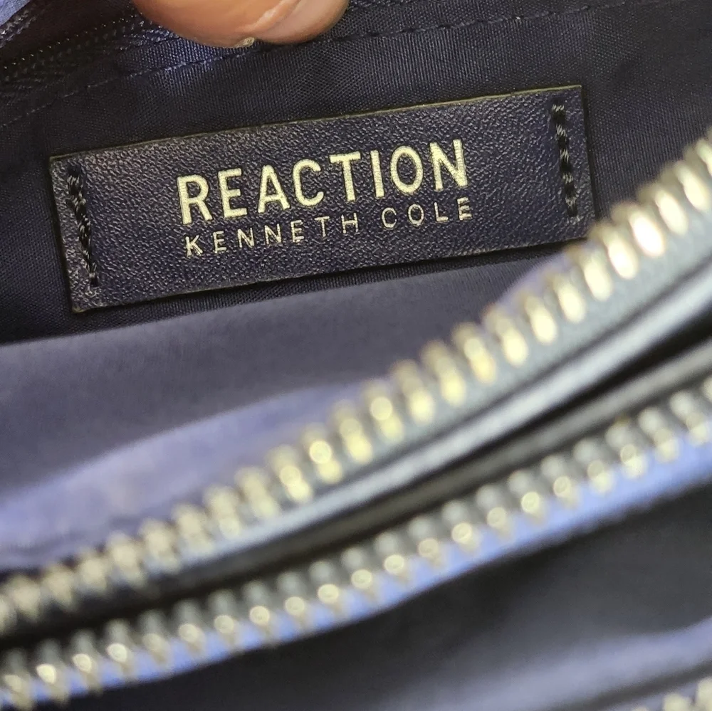 Kenneth Cole Reaction Blue Crossbody Bag with Modern Design - Picture 6 of 8
